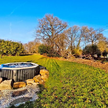 Villa Tagibao Avec Piscine Chauffee Et Spa Lesterps Exterior photo