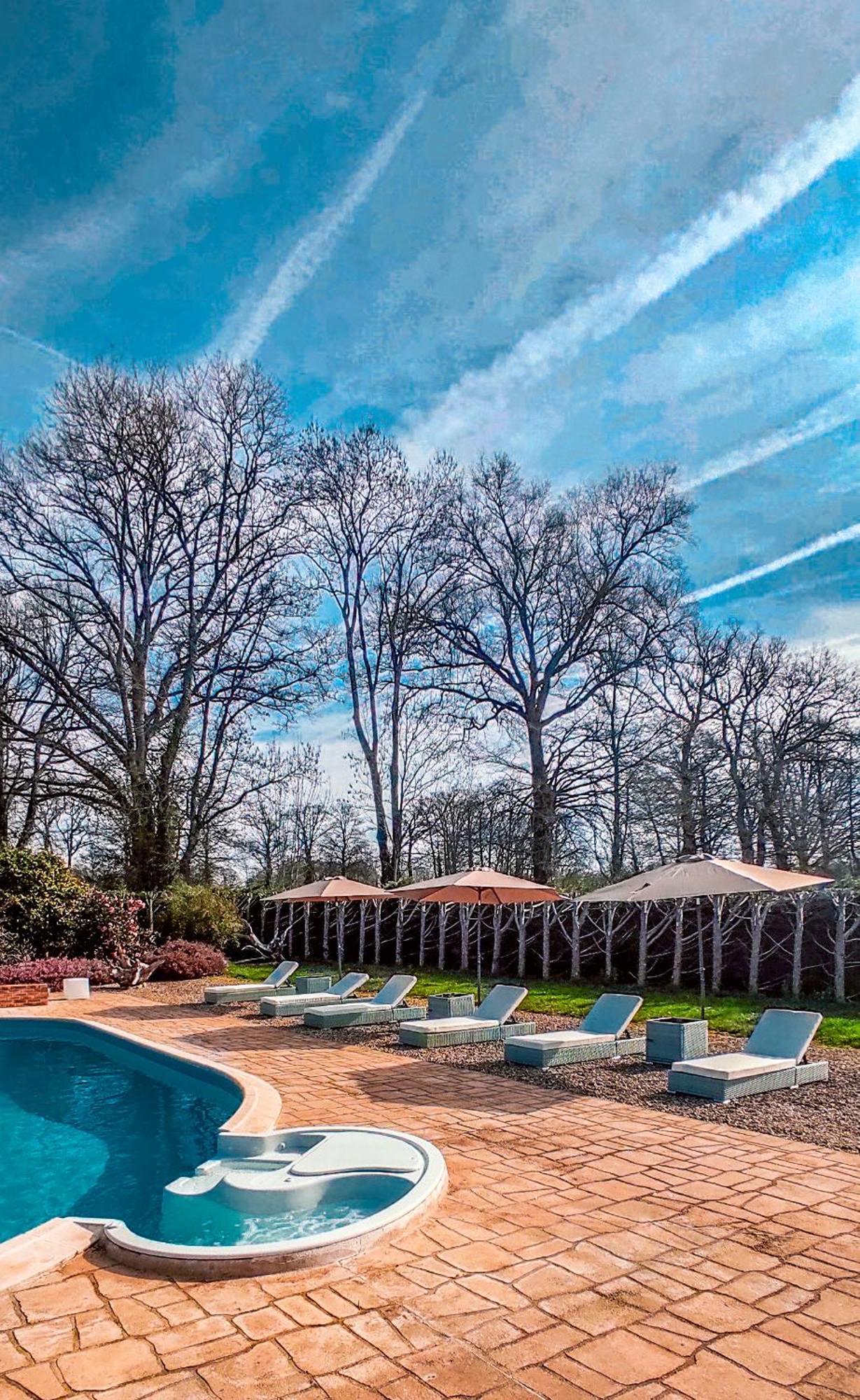 Villa Tagibao Avec Piscine Chauffee Et Spa Lesterps Exterior photo