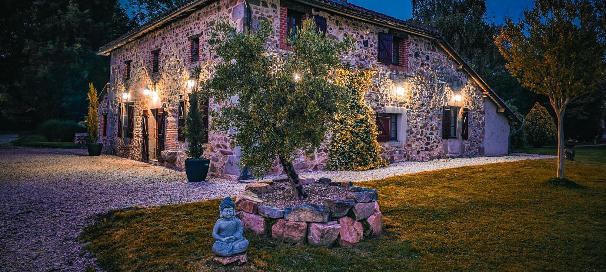 Villa Tagibao Avec Piscine Chauffee Et Spa Lesterps Exterior photo