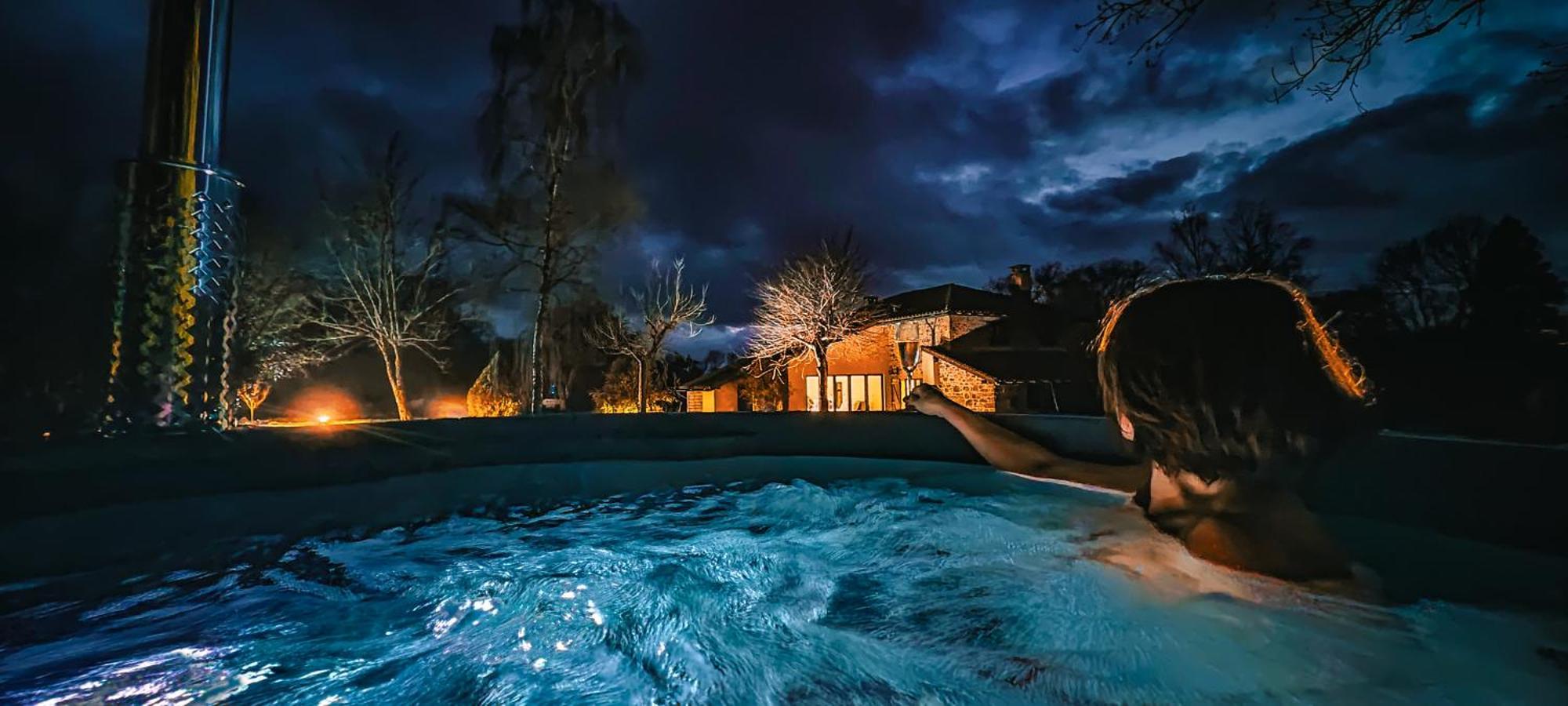 Villa Tagibao Avec Piscine Chauffee Et Spa Lesterps Exterior photo